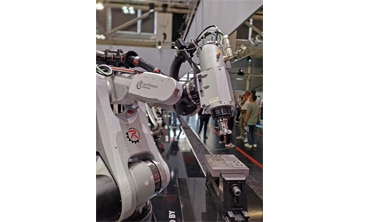 29.07.2025 Pressemitteilung, 3.000 Zeichen, 1 Bild
WEISS Spindeltechnologie, ein Geschäftsbereich der Innomotics GmbH, zeigt auf ihrem EMO-Messestand (12 / E56), wohin intelligente Kooperationen führen können. Zu sehen ist das unter anderem in Form eines Fräsroboters von Autonox Robotics, der mit einer Weiss-Spindel und einer Siemens-CNC-Steuerung ausgestattet ist...