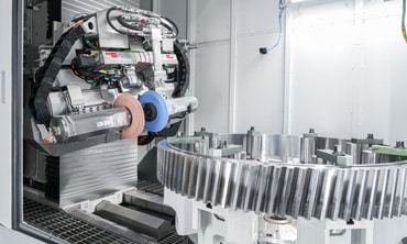 01.10.2025 Anwenderbeitrag, 5.000 Zeichen, 6 Bilder
Mit der neuen, modularen Maschinenplattform D setzt die Liebherr-Verzahntechnik GmbH wieder ein innovatives Zeichen. Den Anfang machen Profilschleifmaschinen der LGP-Baureihe. Ein wichtiger Teil davon sind die eingesetzten Spindeleinheiten von WEISS Spindeltechnologie, einem Geschäftsbereich der Innomotics GmbH...