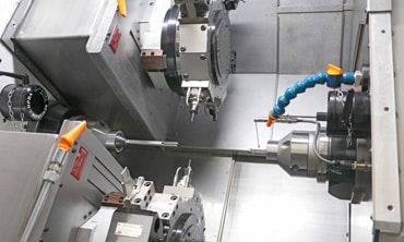 20.02.2026 Anwenderbeitrag, 8.000 Zeichen, 11 Bilder
Auch in der Medizintechnik bekommen CNC-Lohnfertiger stärker werdenden Gegenwind zu spüren. Das unterfränkische Unternehmen ProCon stemmt sich mit großem Mitarbeiter-Know-how und pfiffigen Fertigungsideen dagegen. Wichtiger Partner für die Umsetzung effizienter Zerspanungsstrategien ist die teamtec CNC-Werkzeugmaschinen GmbH mit individuell angepassten BIGLIA Drehzentren...