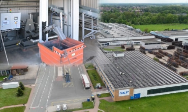 14.07.2026 Anwenderbeitrag, 7.000 Zeichen, 12 Bilder
Beim Wälzlagerhersteller SKF werden jährlich rund 1.000 Tonnen Schleifschlamm mit Brikettieranlagen von RUF verarbeitet. Dadurch lassen sich Kühlschmierstoffe nahezu vollständig zurückgewinnen, Entsorgungskosten um rund 80 Prozent senken und das Schlammvolumen deutlich reduzieren...